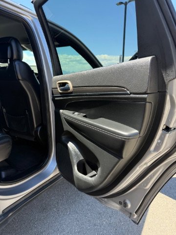 Used 2015 Jeep Grand Cherokee Limited image 16