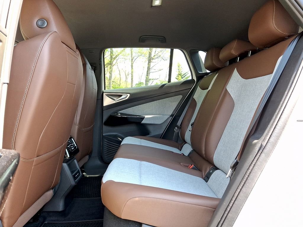 Certified 2025 Volkswagen ID.4 Pro AWD/4WD image 10