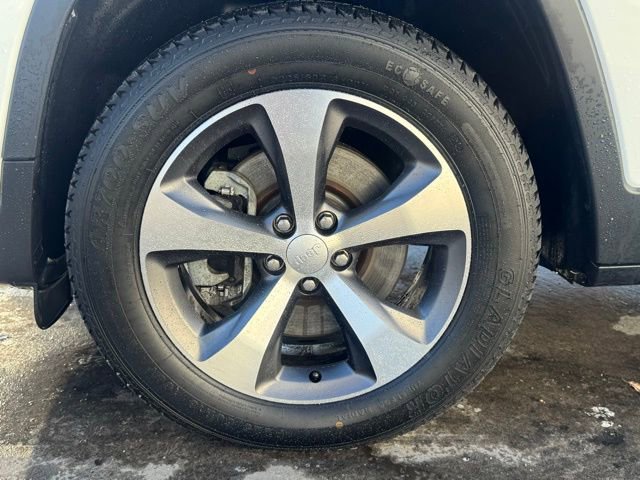 Used 2022 Jeep Cherokee Limited image 10