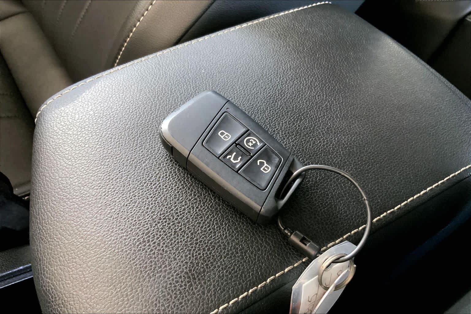Used 2024 Volkswagen Tiguan SE AWD/4WD image 15