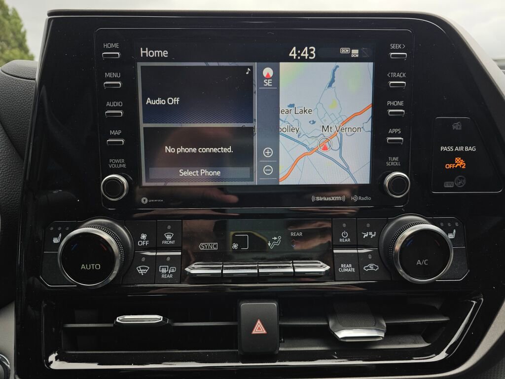 Used 2022 Toyota Highlander XLE AWD/4WD image 33