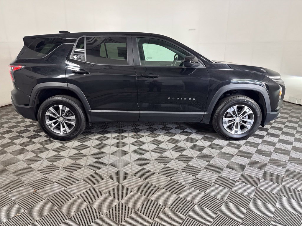 Used 2025 Chevrolet Equinox LT AWD/4WD image 11