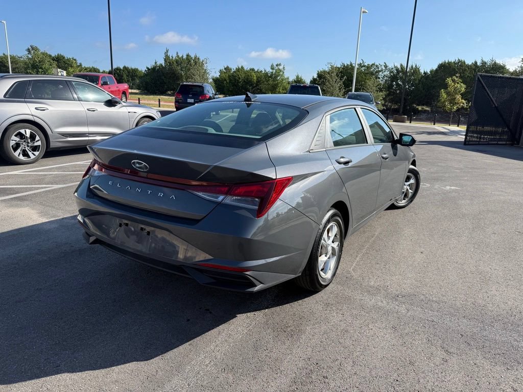 Certified 2023 Hyundai Elantra SE w/ Preferred Accessory Package FWD image 4