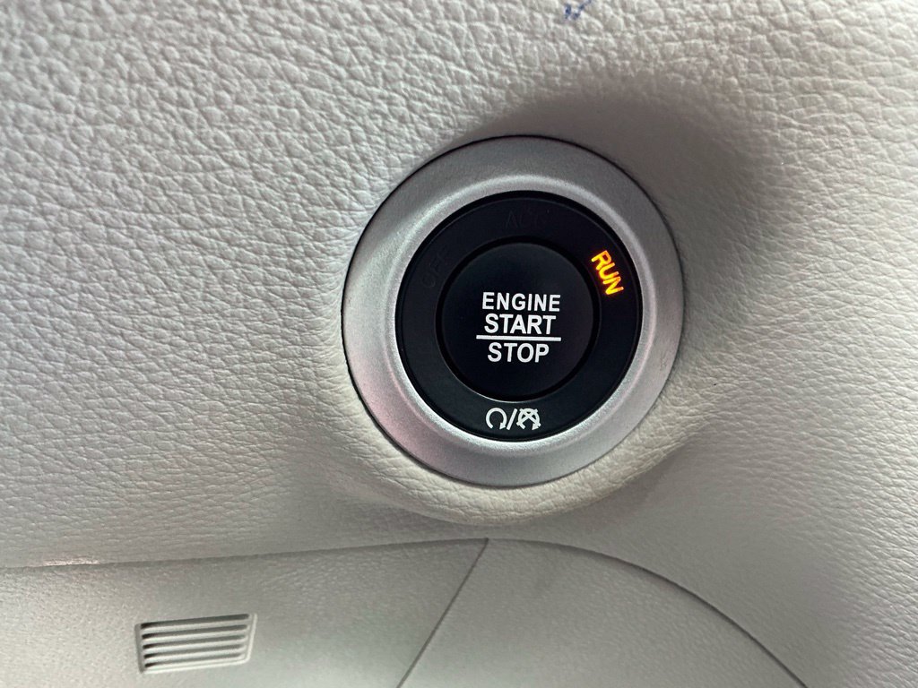 Used 2023 Chrysler Pacifica Limited FWD image 45