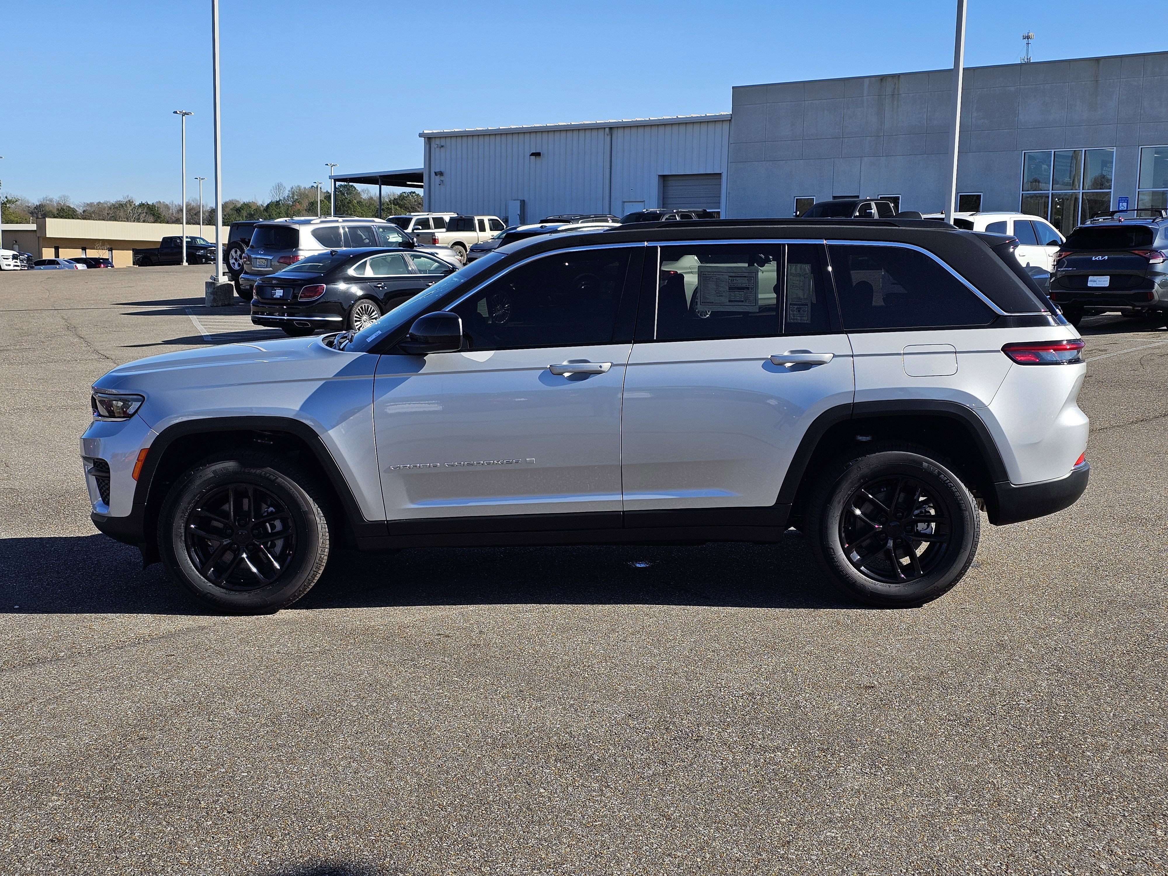 New 2024 Jeep Grand Cherokee Laredo X w/ Luxury Tech Group I image 14