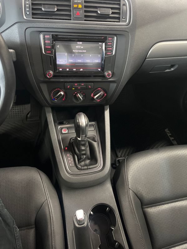 Used 2017 Volkswagen Jetta SE FWD image 40