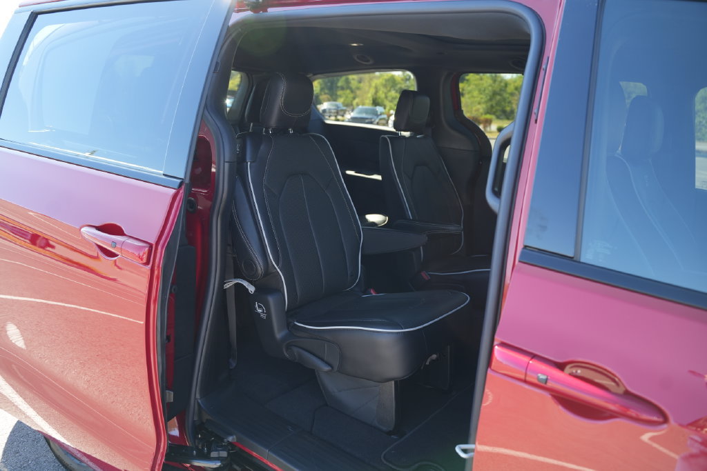 New 2027 Chrysler Pacifica Limited FWD image 20