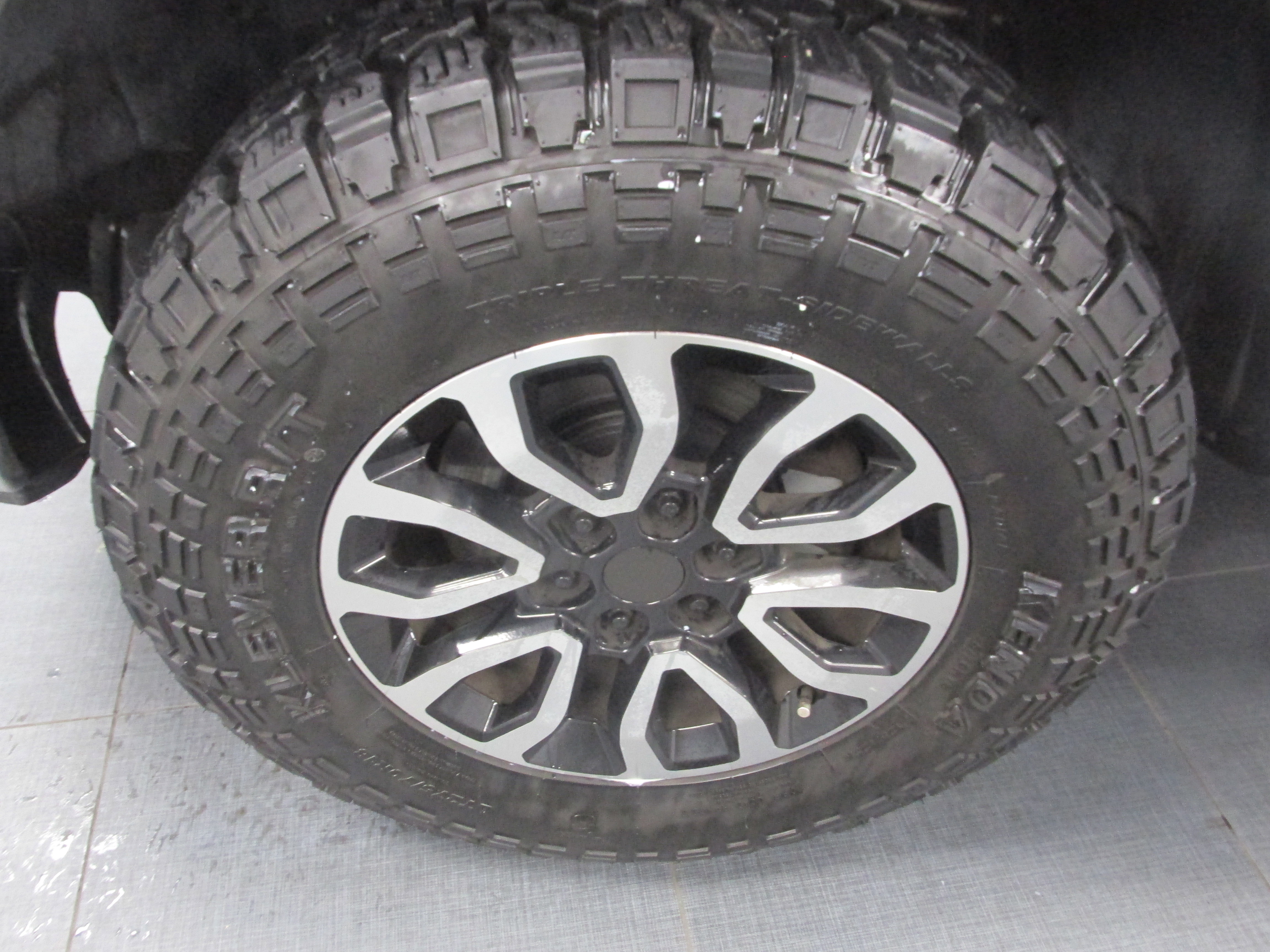 Used 2013 Ford F150 XLT w/ Mid Equipment Group AWD/4WD image 14