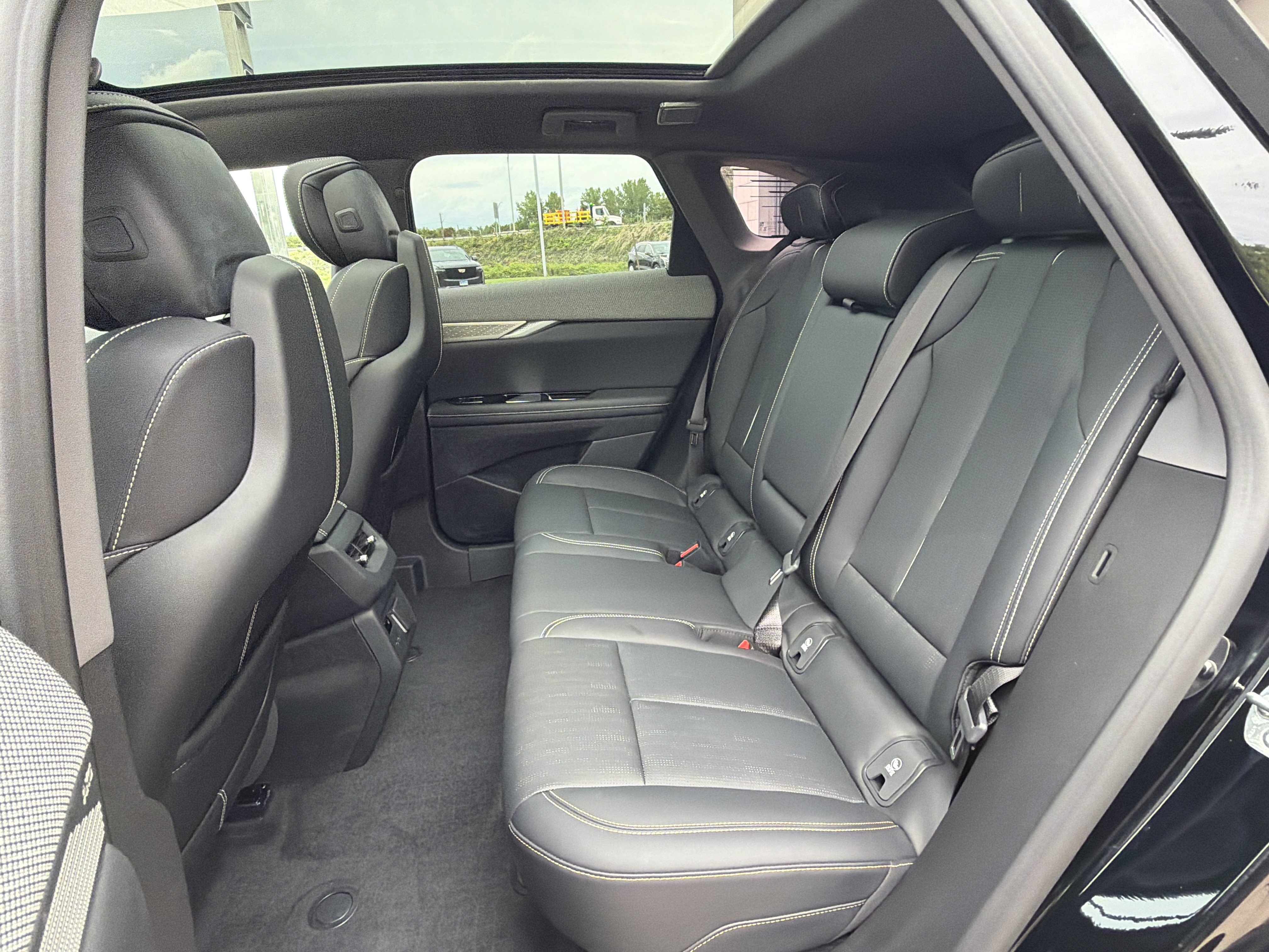 Used 2025 Cadillac Optiq Luxury 2 w/ LPO, Floor Liner Package AWD/4WD image 31