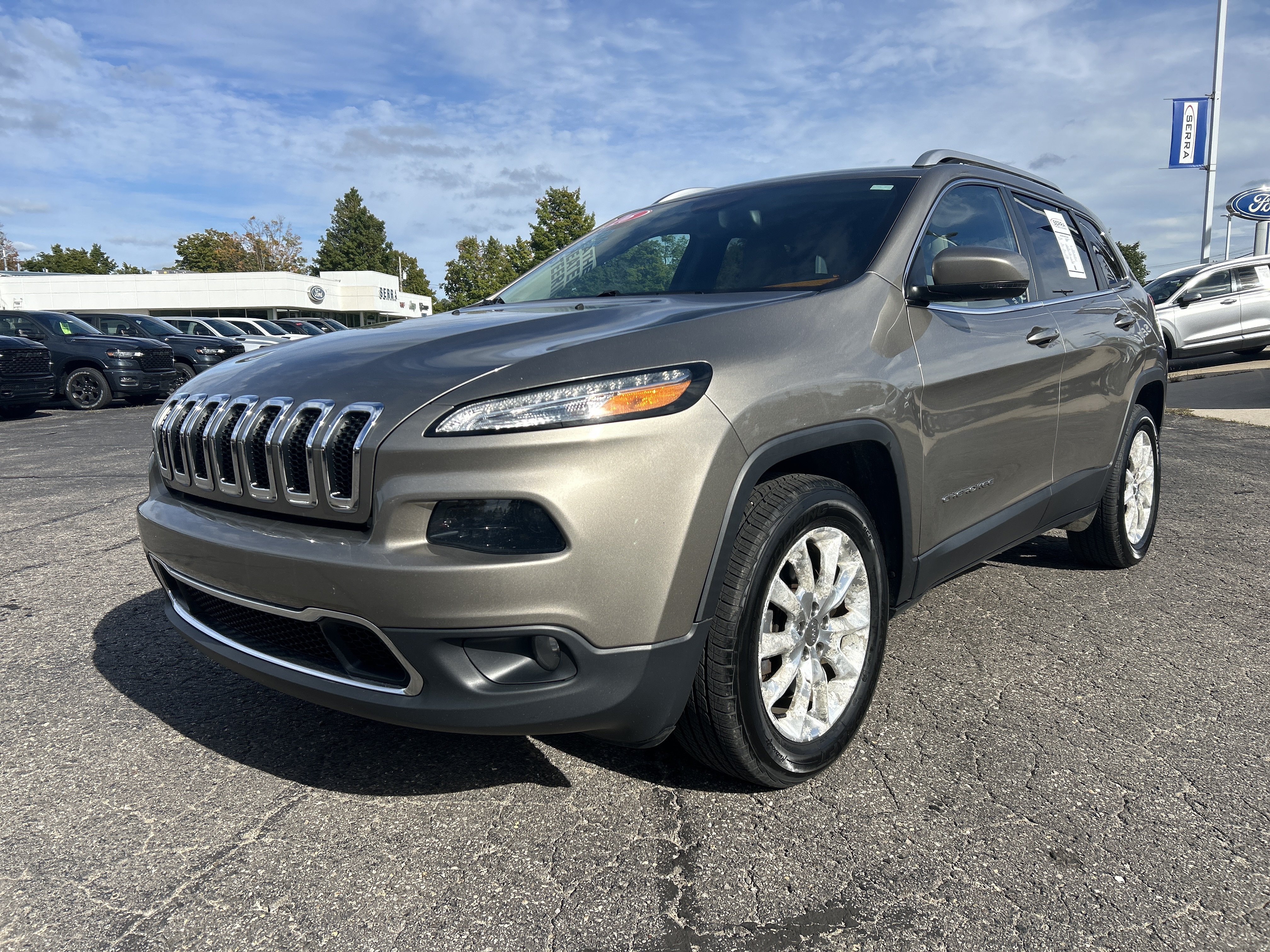 Used 2016 Jeep Cherokee Limited AWD/4WD image 7