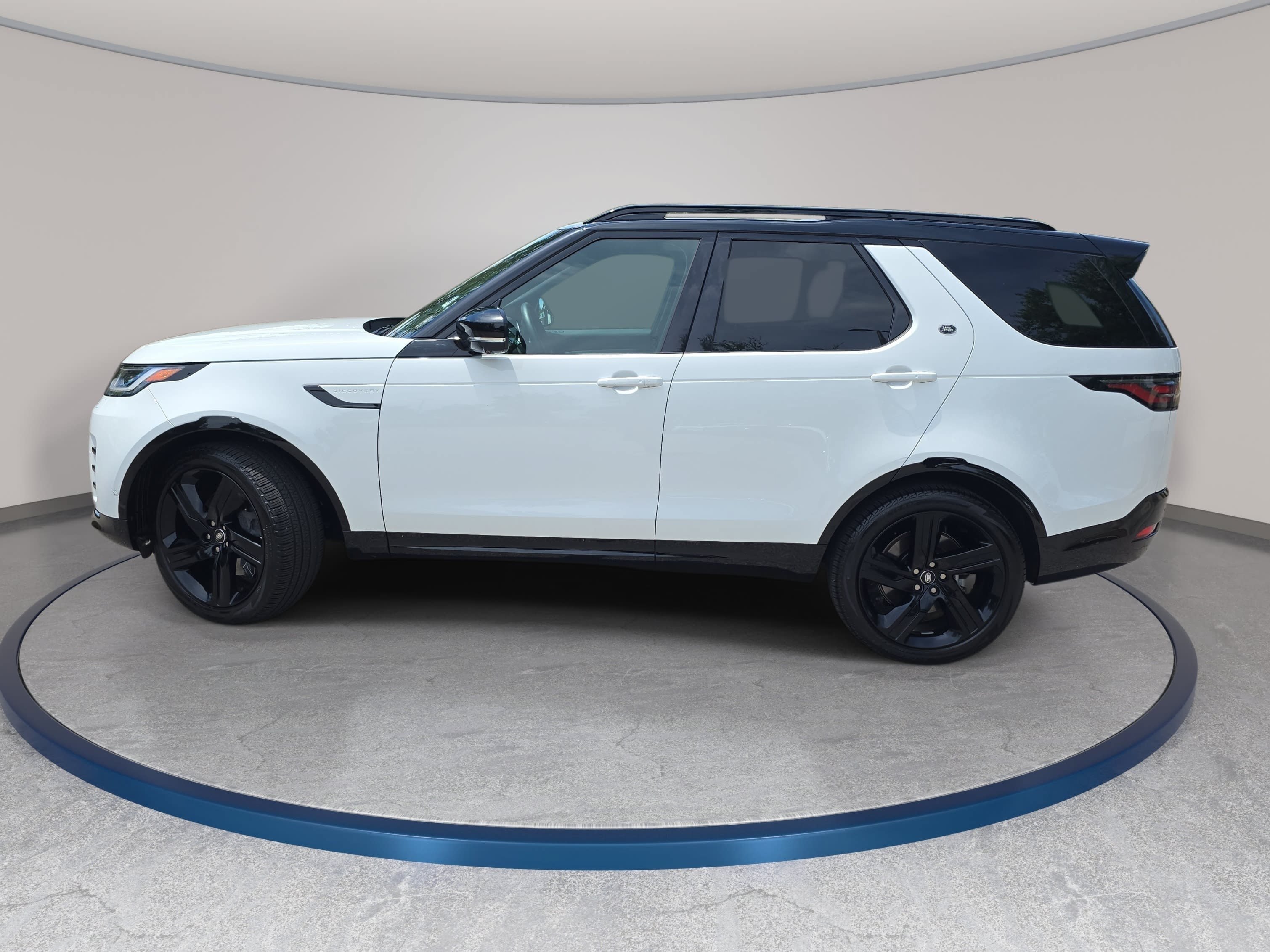 Certified 2025 Land Rover Discovery Dynamic SE AWD/4WD image 8