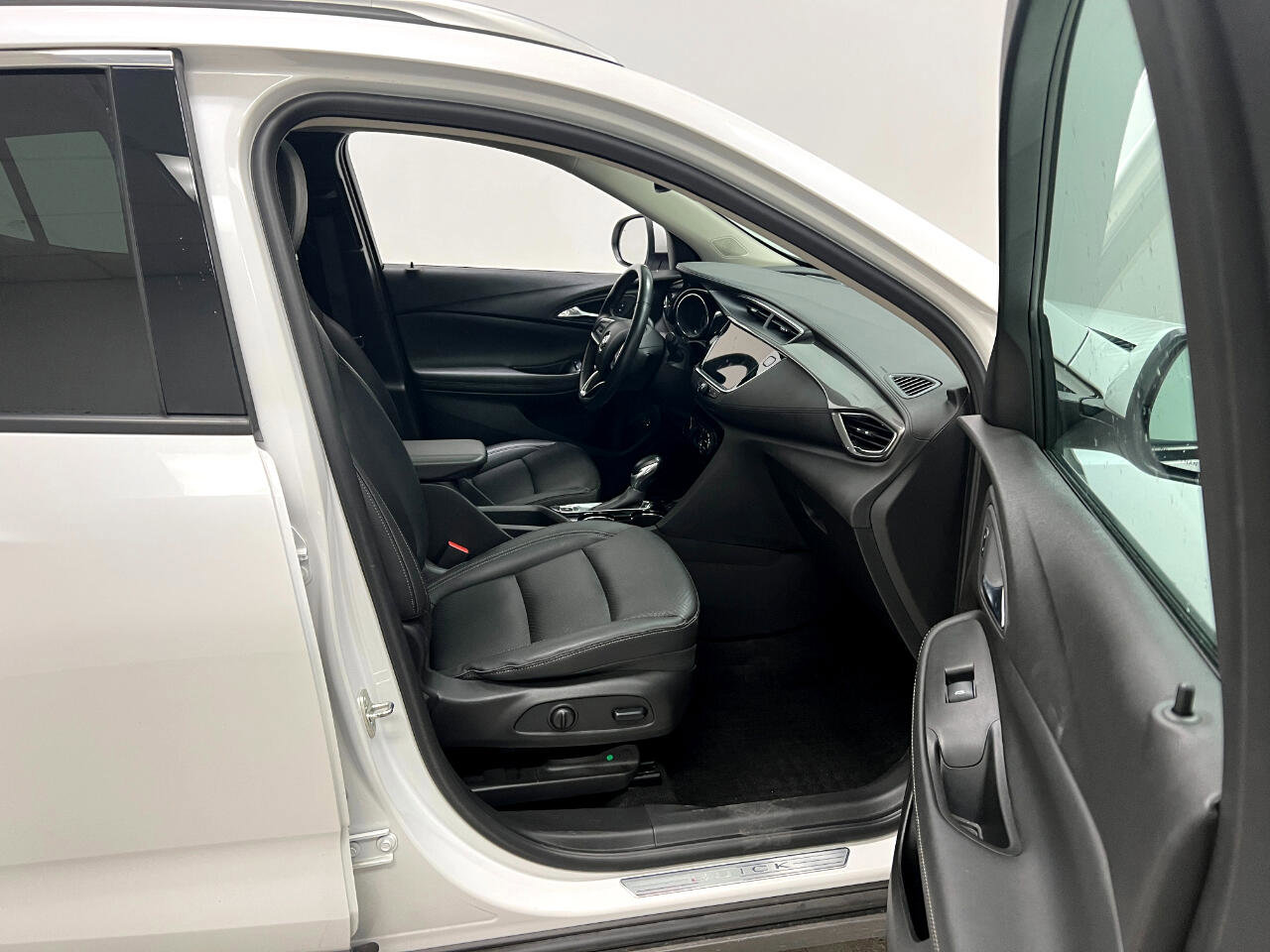 Used 2023 Buick Encore GX Essence w/ Experience Buick Package image 22