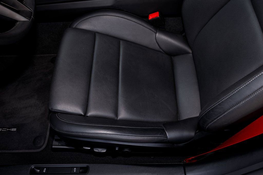 Used 2025 Porsche 911 Carrera RWD image 18