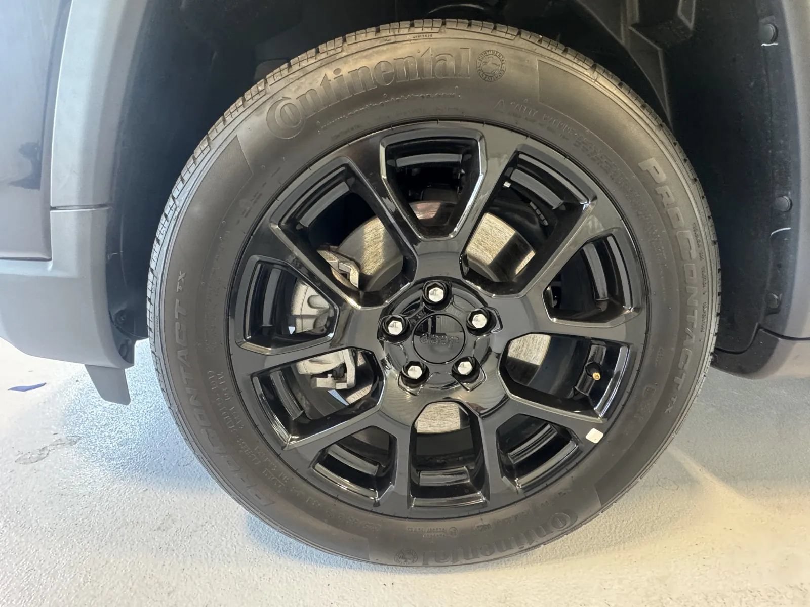Used 2023 Jeep Compass Latitude w/ Convenience Group AWD/4WD image 34