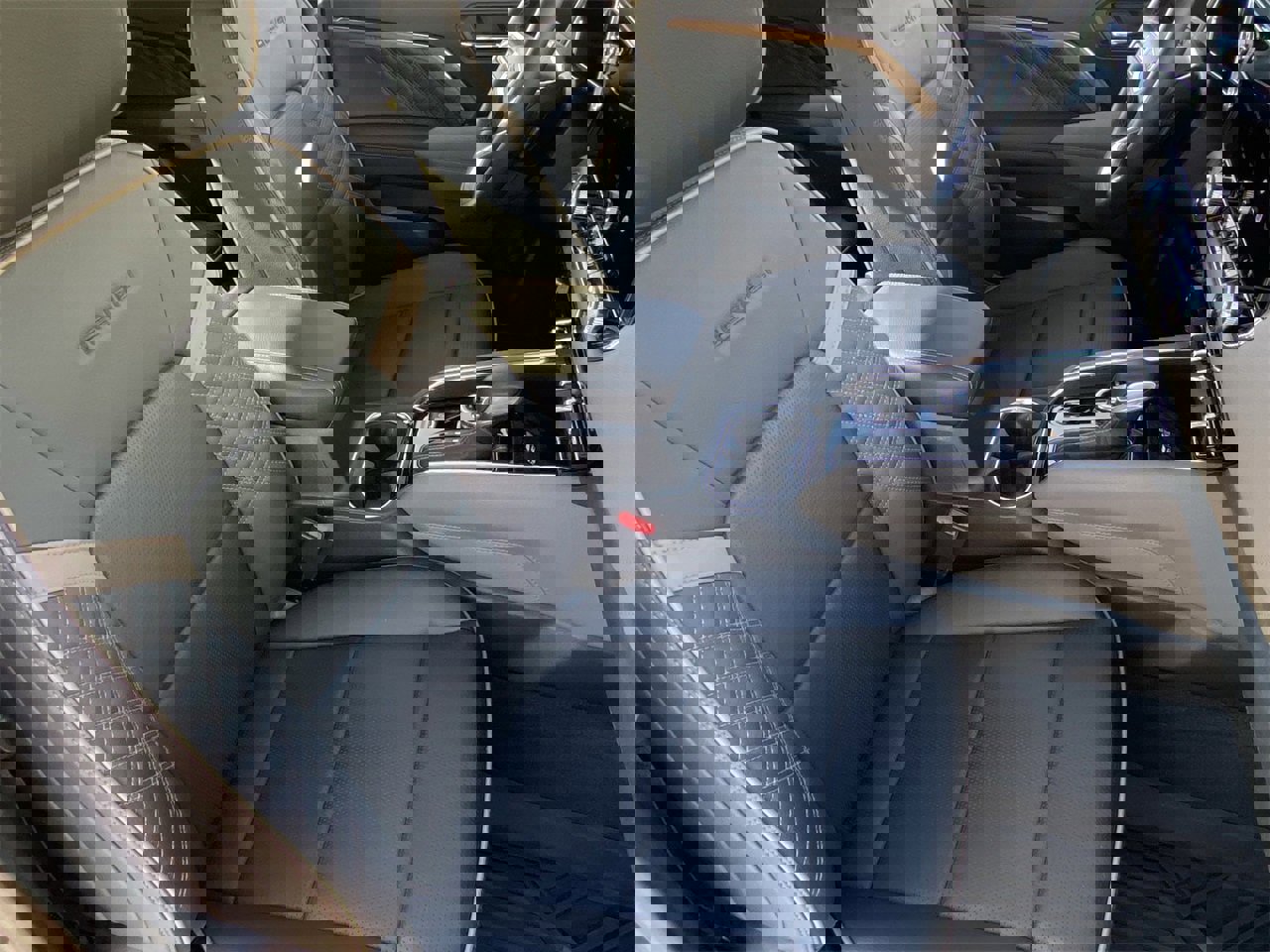 Used 2024 GMC Canyon Denali image 11