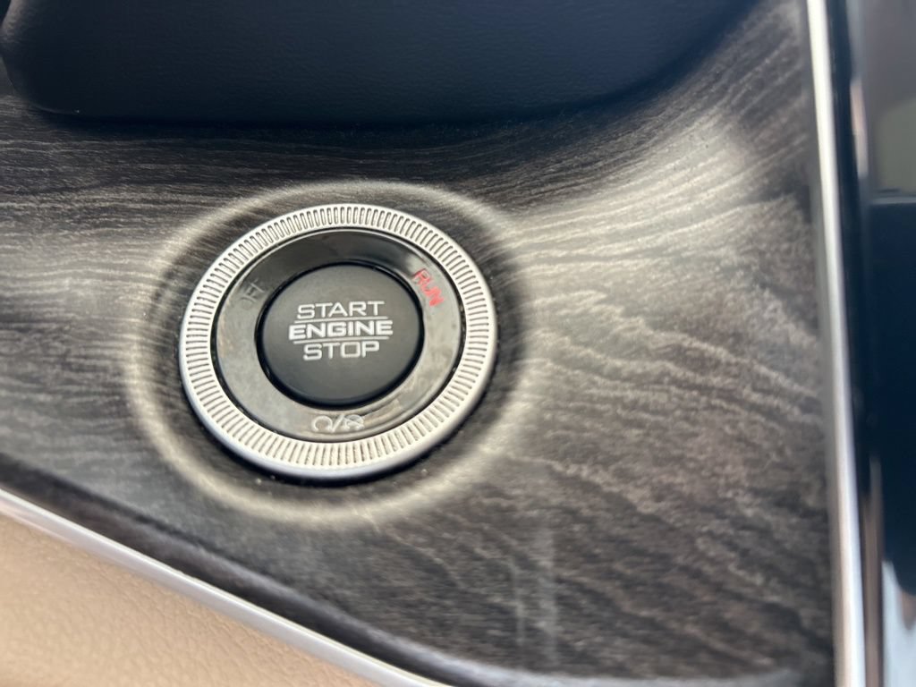 Used 2021 Jeep Grand Cherokee L Limited RWD image 46