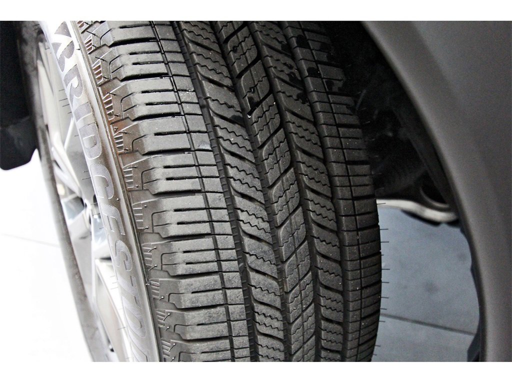 Used 2025 Nissan Rogue S image 30