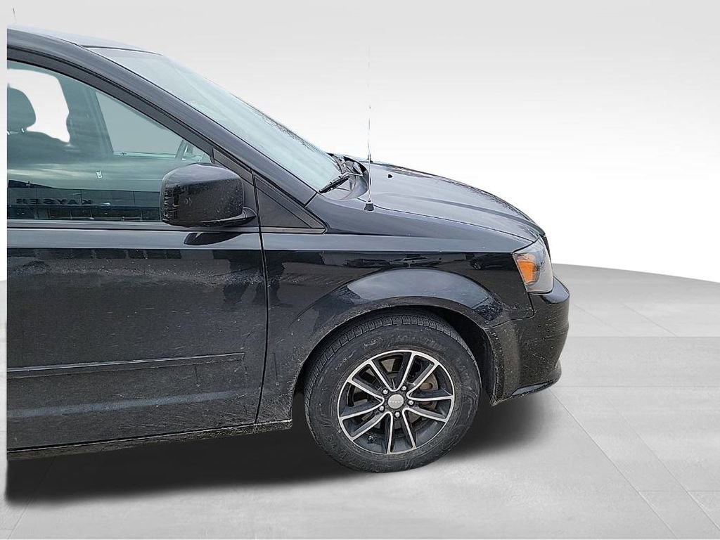 Used 2016 Dodge Grand Caravan SE image 12
