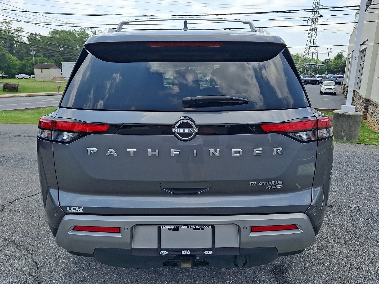 Used 2024 Nissan Pathfinder Platinum w/ Cargo Package AWD/4WD image 5