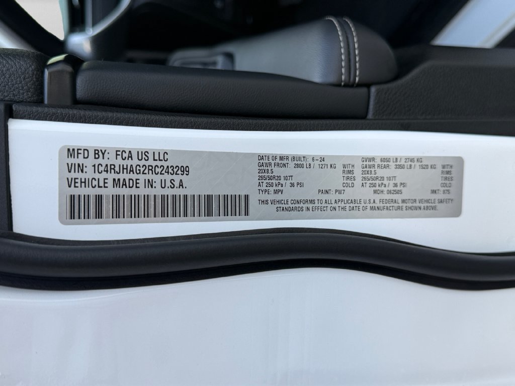 Certified 2024 Jeep Grand Cherokee Altitude AWD/4WD image 34