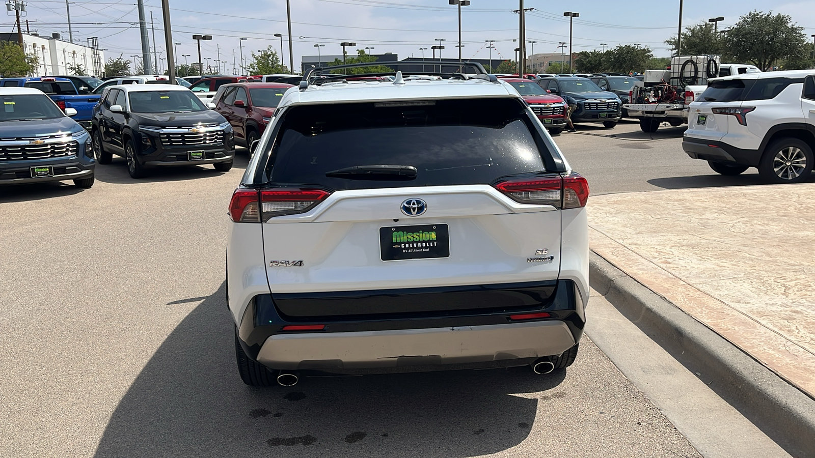 Used 2023 Toyota RAV4 SE w/ Convenience Package AWD/4WD image 7