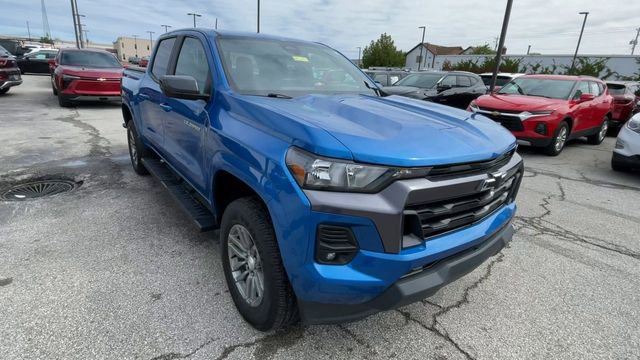 Used 2023 Chevrolet Colorado LT w/ LT Convenience Package II AWD/4WD image 4