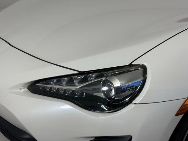 Used 2017 Toyota 86 RWD image 10