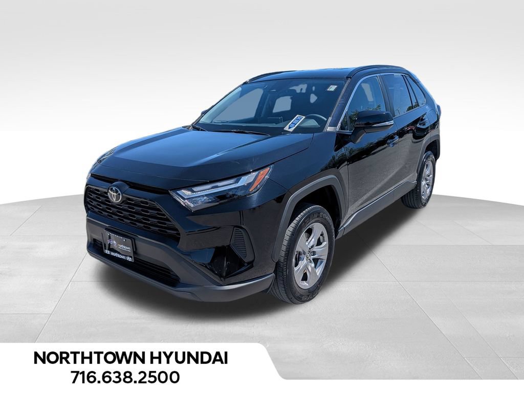 Used 2025 Toyota RAV4 XLE AWD/4WD image 1