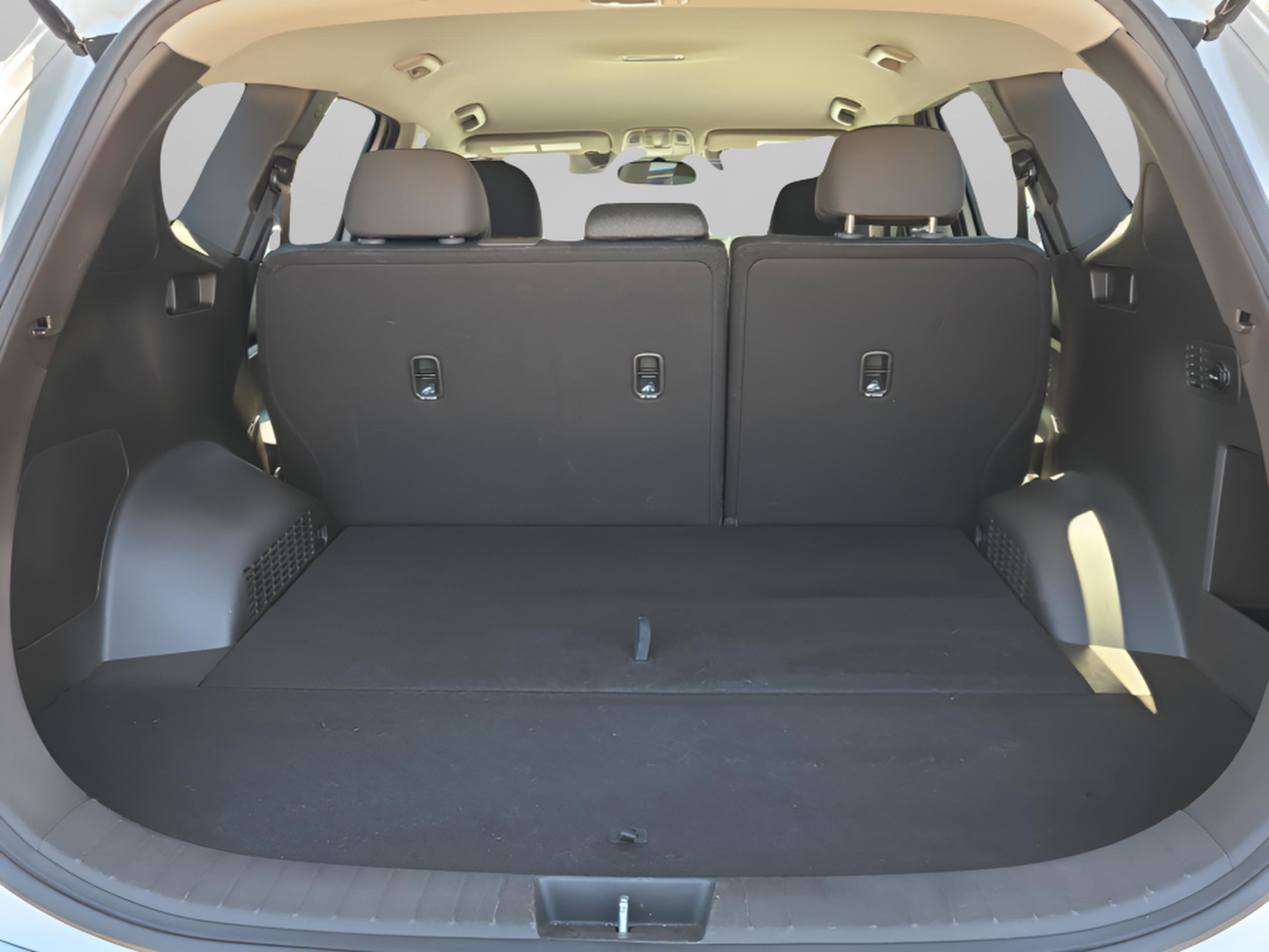 Used 2020 Hyundai Santa Fe SE image 7