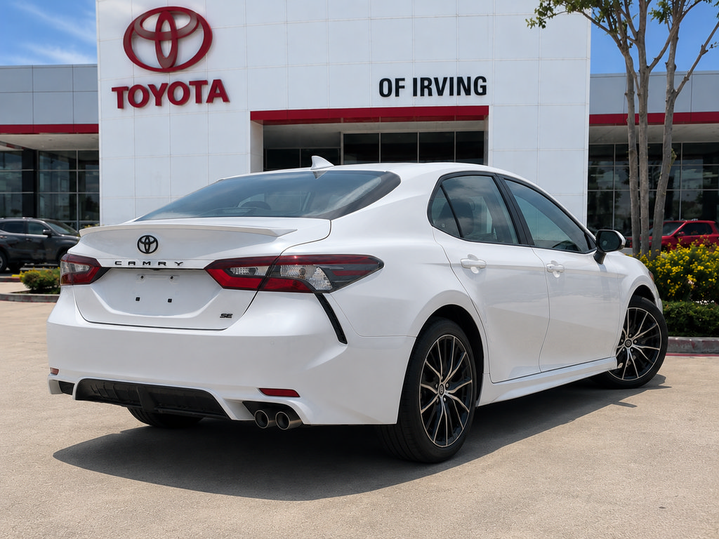 Used 2024 Toyota Camry SE FWD image 3