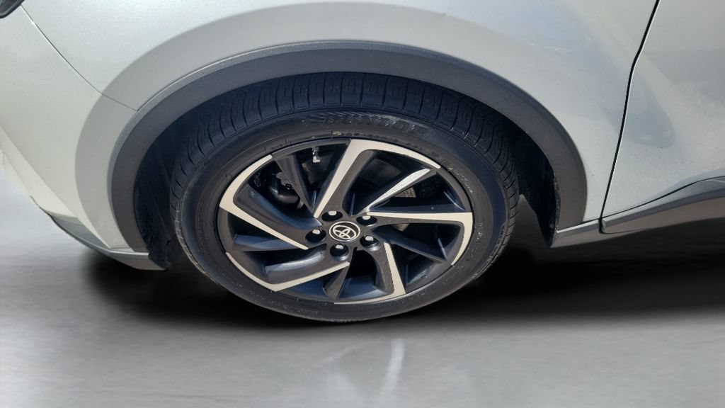Used 2022 Toyota C-HR Limited FWD image 23