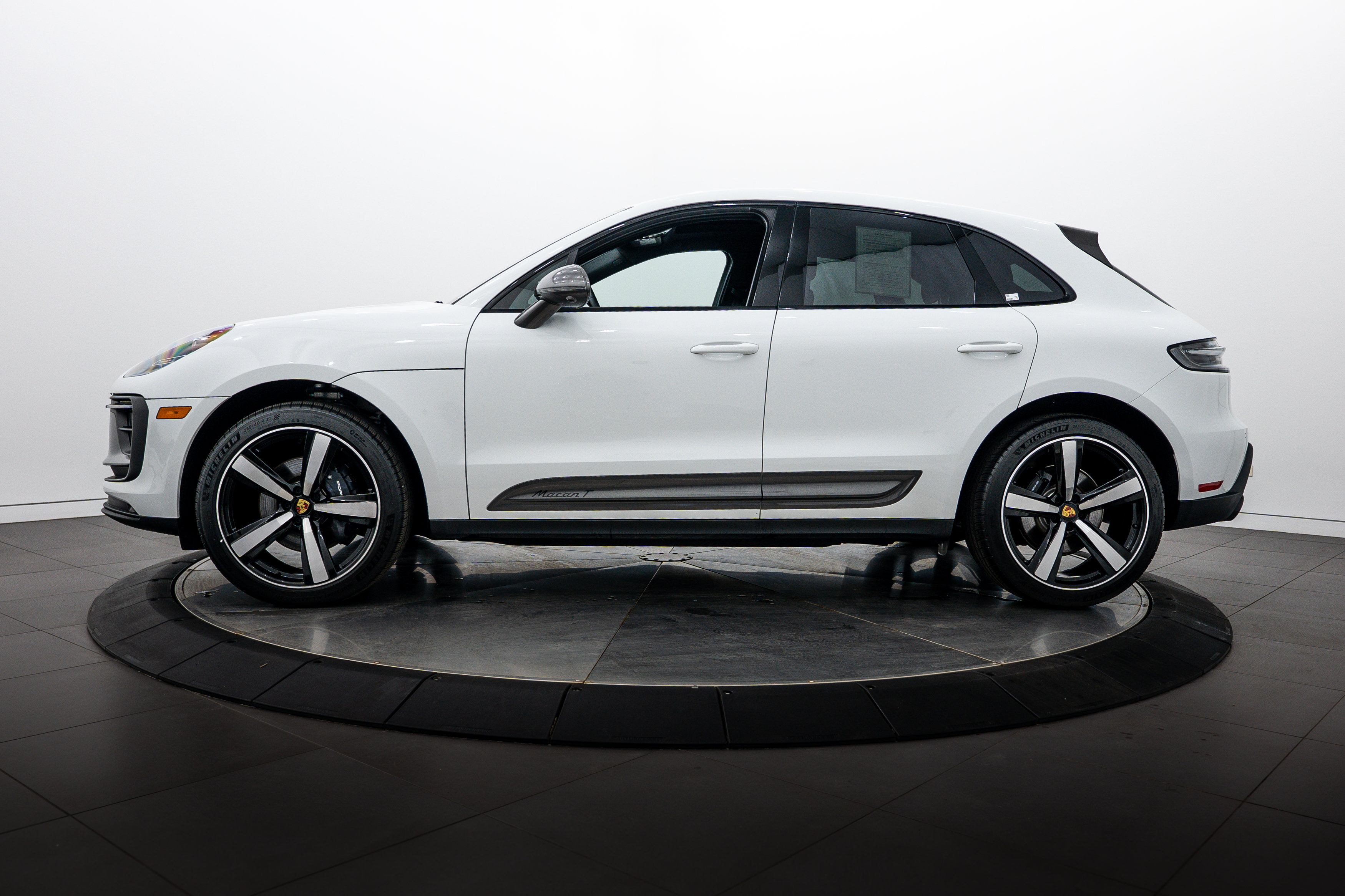 Certified 2026 Porsche Macan Turbo AWD/4WD image 2