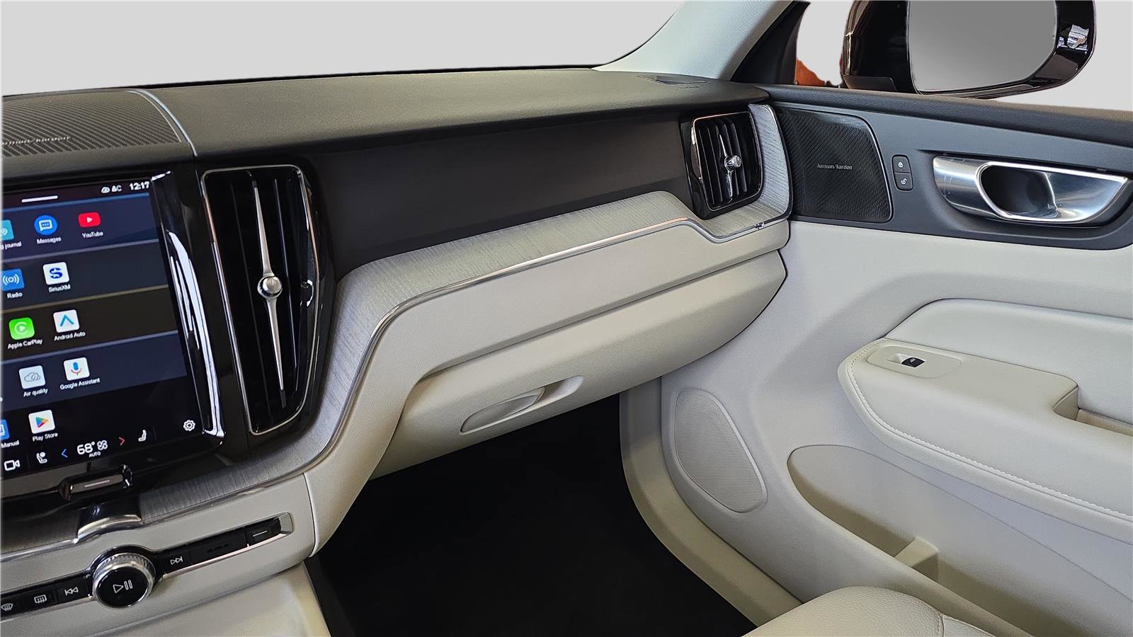 Used 2025 Volvo XC60 B5 Plus w/ Climate Package image 26