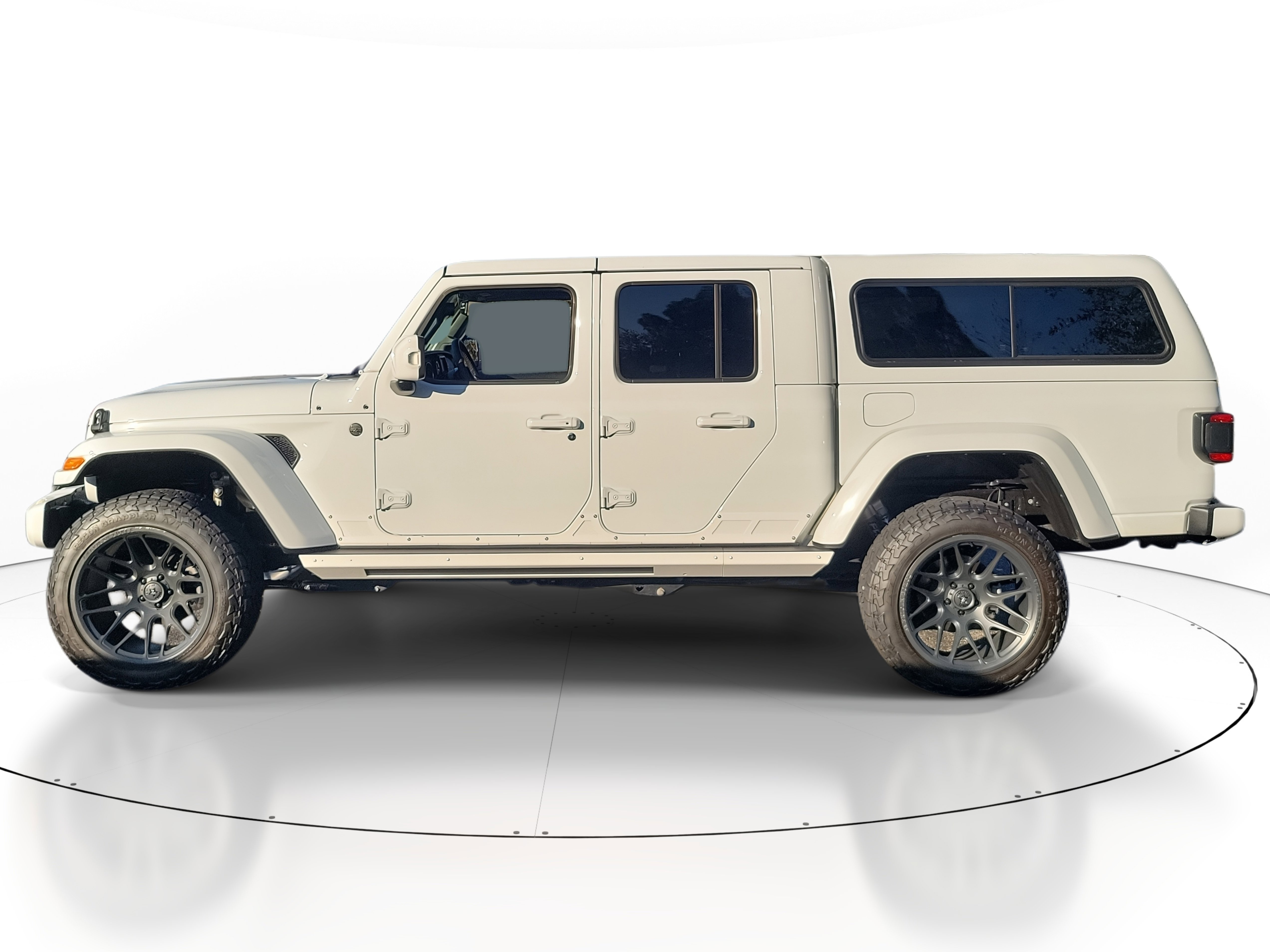 Used 2023 Jeep Gladiator Overland image 3