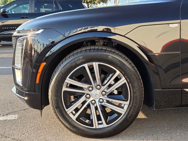 Certified 2025 Cadillac Lyriq Luxury w/ LPO, Floor Liner Package AWD/4WD image 9