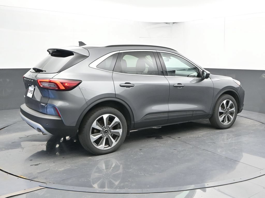 Used 2024 Ford Escape Platinum AWD/4WD image 3