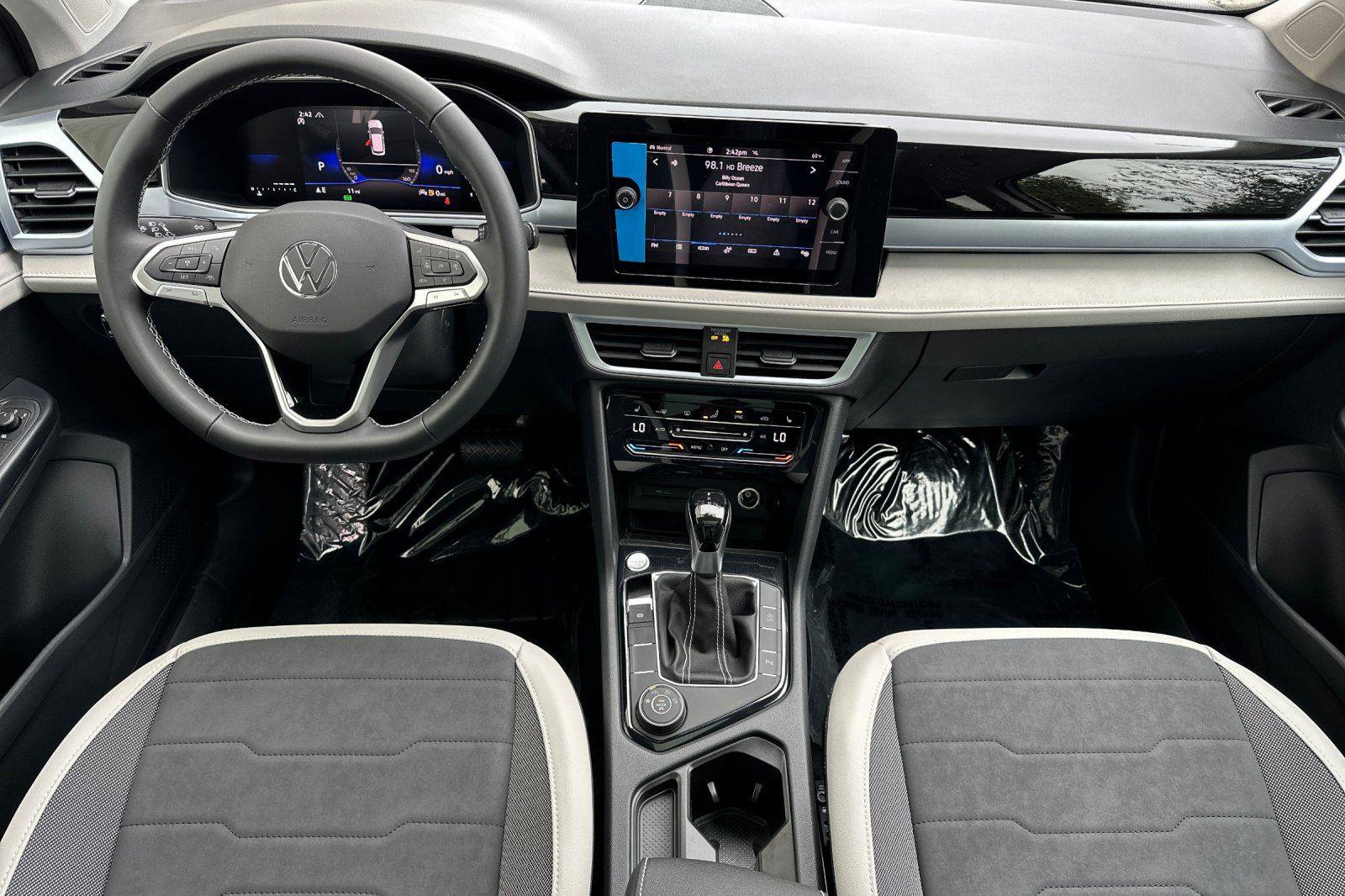 New 2026 Volkswagen Taos SE image 12