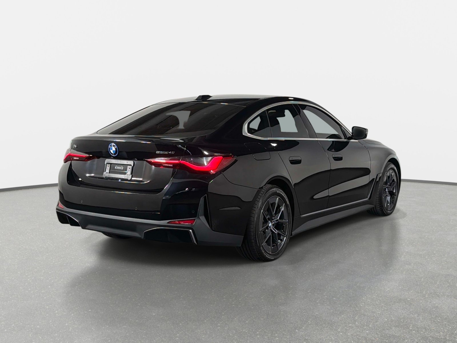 Used 2025 BMW i4 eDrive40 RWD image 3