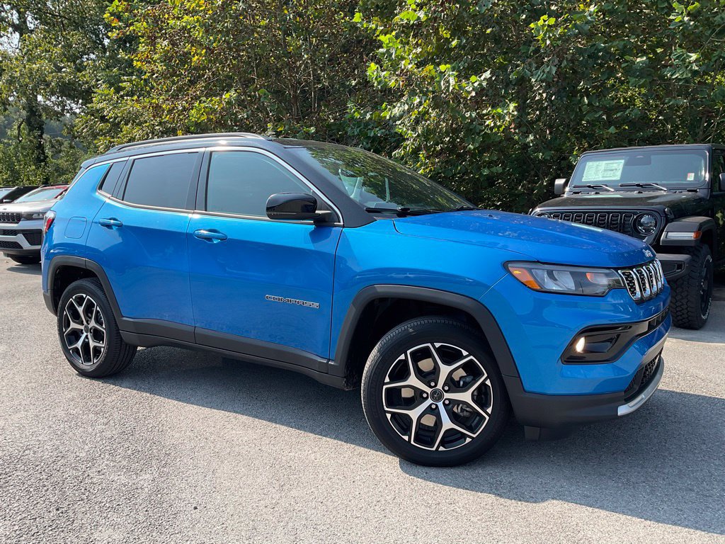 Used 2025 Jeep Compass Limited AWD/4WD image 1