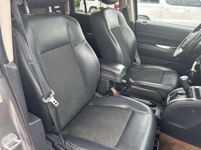 Used 2016 Jeep Compass Latitude FWD image 24