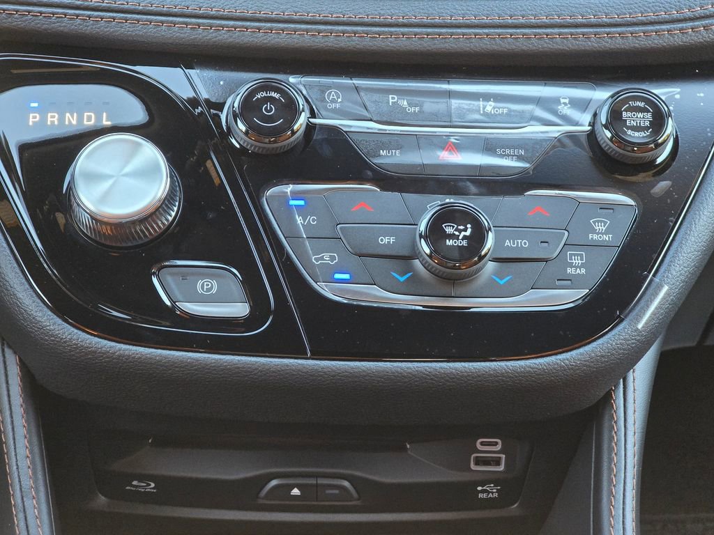 New 2026 Chrysler Pacifica Pinnacle image 33