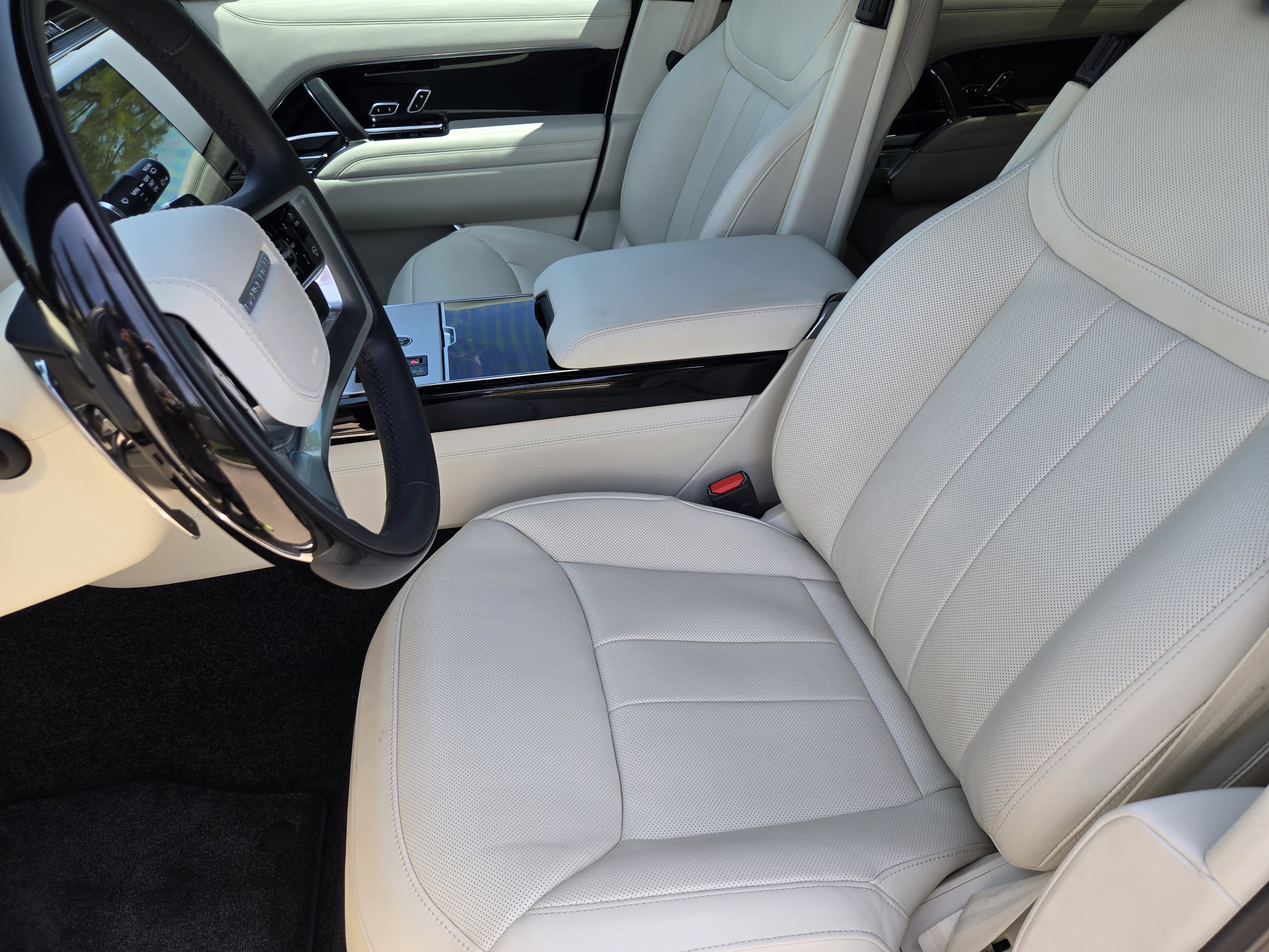 Used 2025 Land Rover Range Rover Long Wheelbase Autobiography AWD/4WD image 9