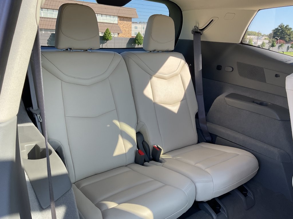 Used 2023 Cadillac XT6 Premium Luxury w/ LPO, Floor Liner Package AWD/4WD image 23