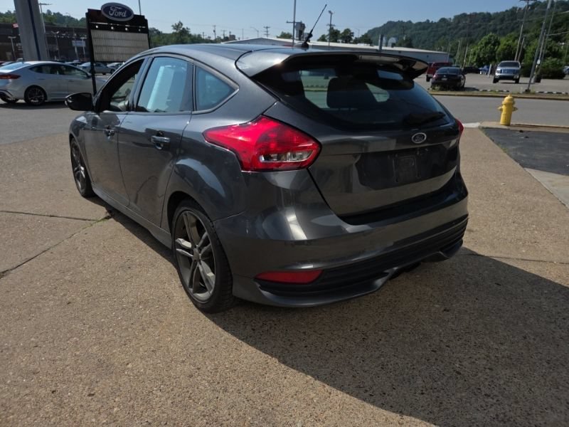 Used 2017 Ford Focus ST w/ Equipment Group 401A FWD image 5