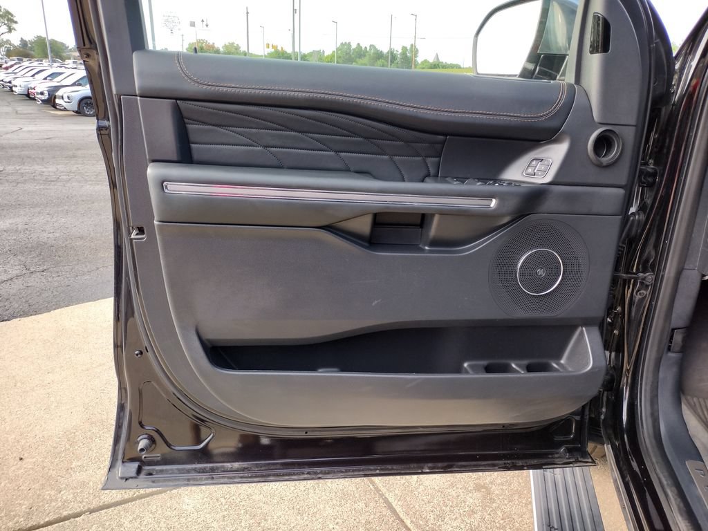Used 2024 Ford Expedition Platinum AWD/4WD image 9
