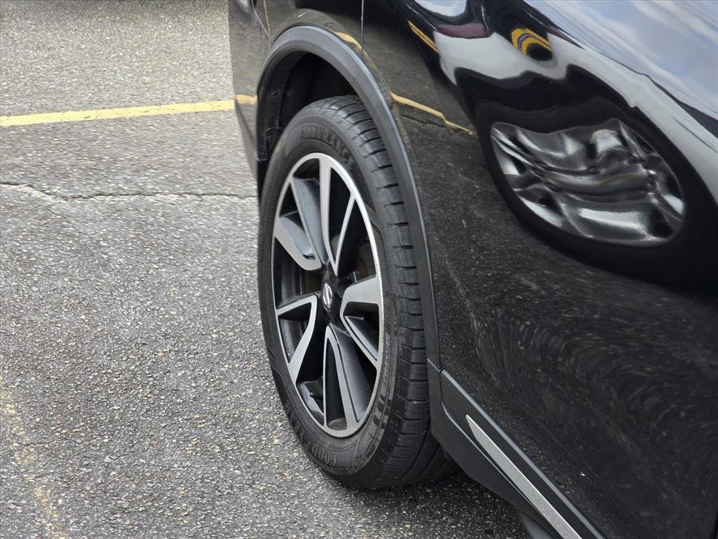 Used 2018 Nissan Rogue SL w/ Premium Package image 12