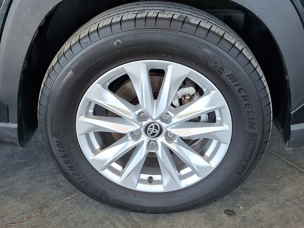 Used 2024 Toyota Corolla Cross LE image 11