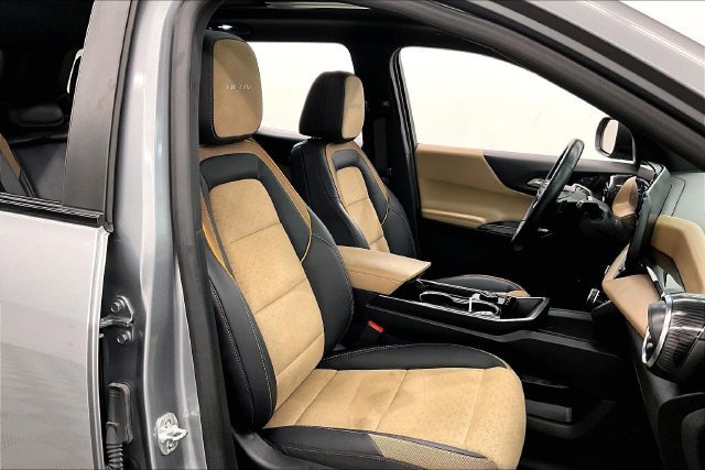 Used 2025 Chevrolet Equinox ACTIV w/ Convenience Package III FWD image 8