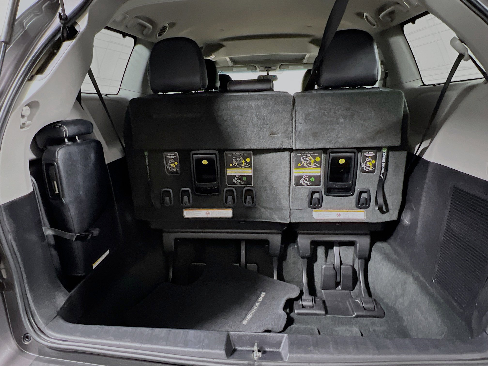 Used 2015 Toyota Sienna SE w/ SE Preferred Package image 34