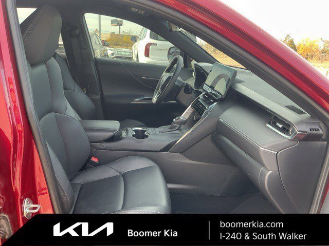 Used 2023 Toyota Venza XLE image 11